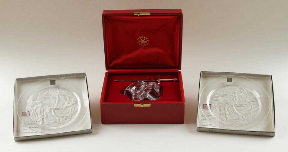 STEUBEN EXCALIBUR PAPERWEIGHT AND LALIQUE PLATES (1 of 7)