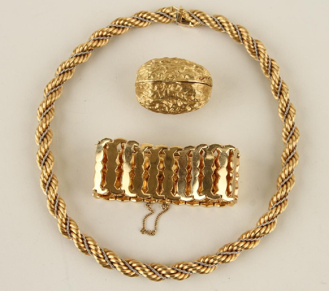 A LOT OF THREE 18 KARAT ITEMS 46.75 DWT (1 of 6)