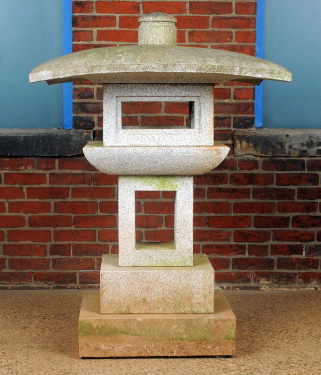 GRANITE GARDEN PAGODA SLOPED ROOF PLINTH BASE (1 of 5)
