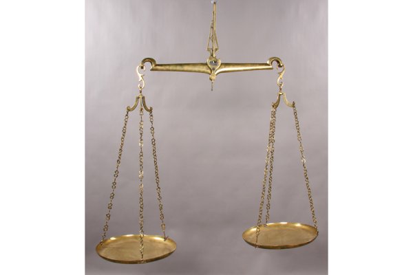 Lot of two antique brass scales circa 19 - 2
