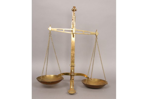 Lot of two antique brass scales circa 19 - 3