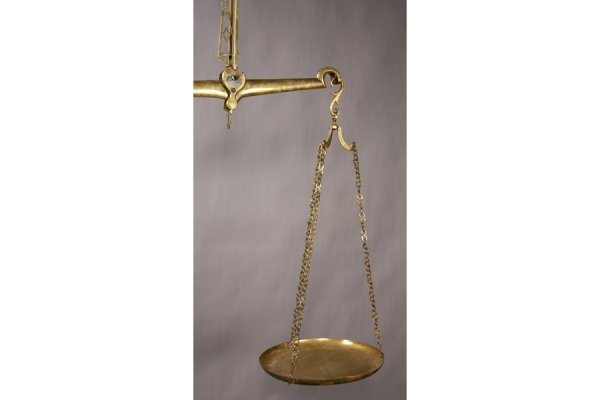 Lot of two antique brass scales circa 19 - 4