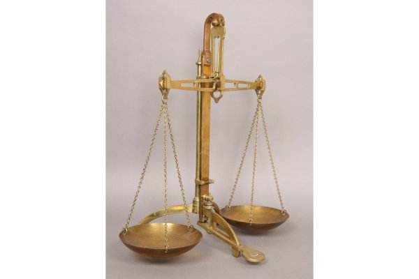 Lot of two antique brass scales circa 19 - 5