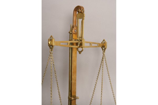 Lot of two antique brass scales circa 19 - 6