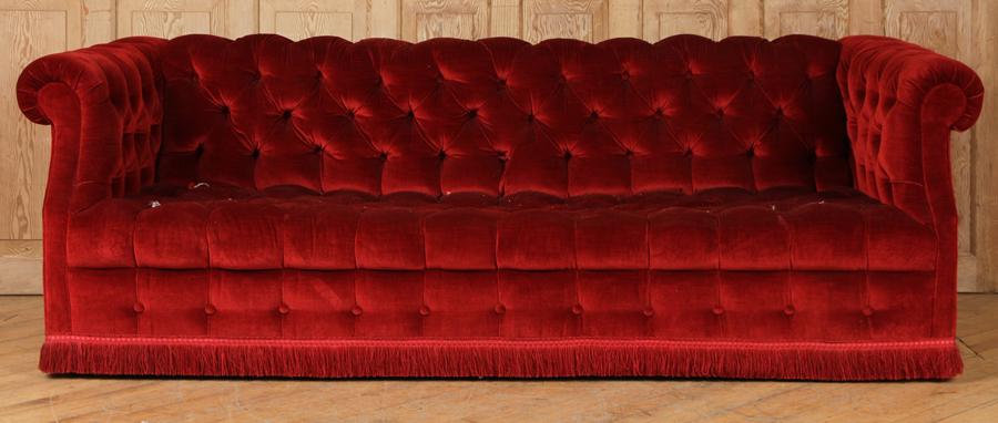 TUFTED BURGUNDY VELVET CHESTERFIELD SOFA (1 of 4)