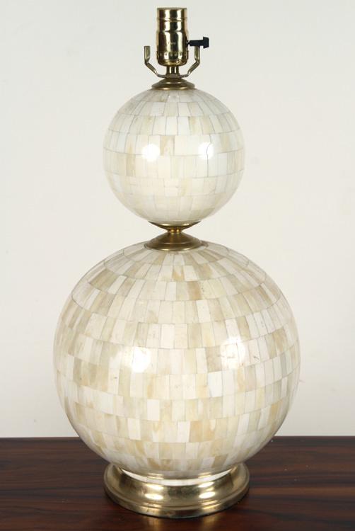 TESSELLATED VASE FORM TABLE LAMP BRASS TRIM (1 of 5)