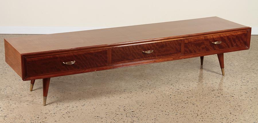 MID CENTURY MODERN MAHOGANY LOW CABINET C.1960 (1 of 4)