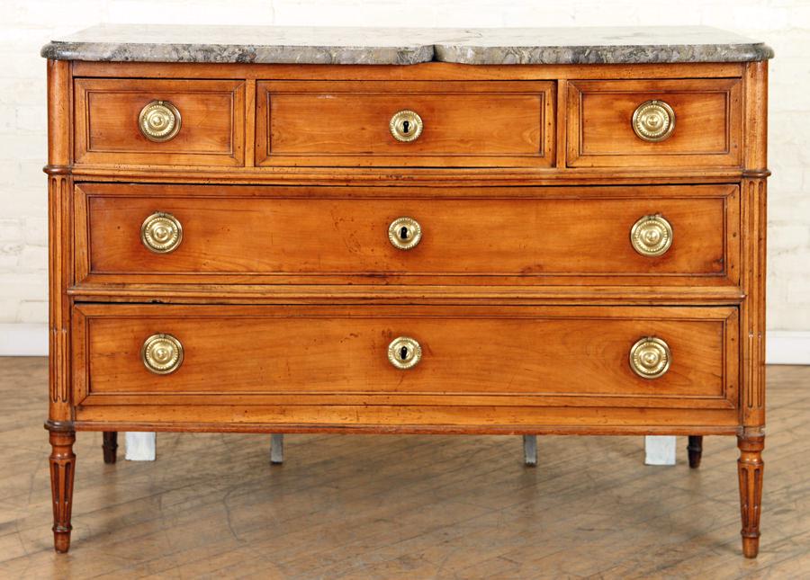EARLY 19TH CENTURY FRENCH WALNUT COMMODE (1 of 7)