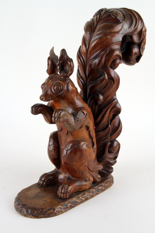 MACABO CUSANO BLACK FOREST WALNUT SQUIRREL C.1900 (1 of 7)