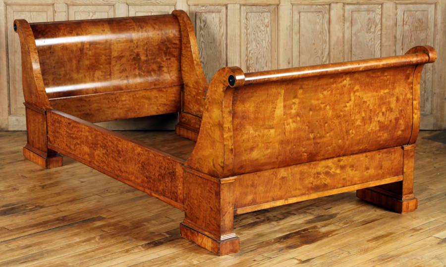 19TH C BIRDSEYE MAPLE TWIN SLEIGH FORM DAY BED (1 of 7)