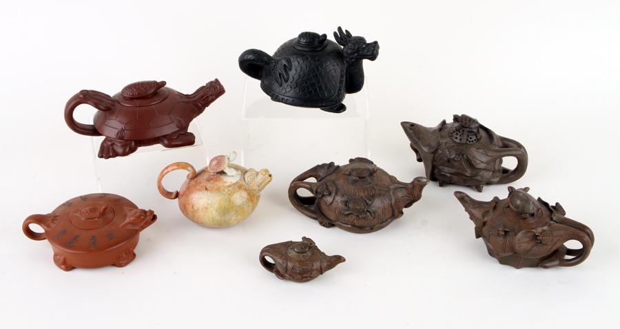 A LOT OF EIGHT TURTLE TEAPOTS (1 of 6)