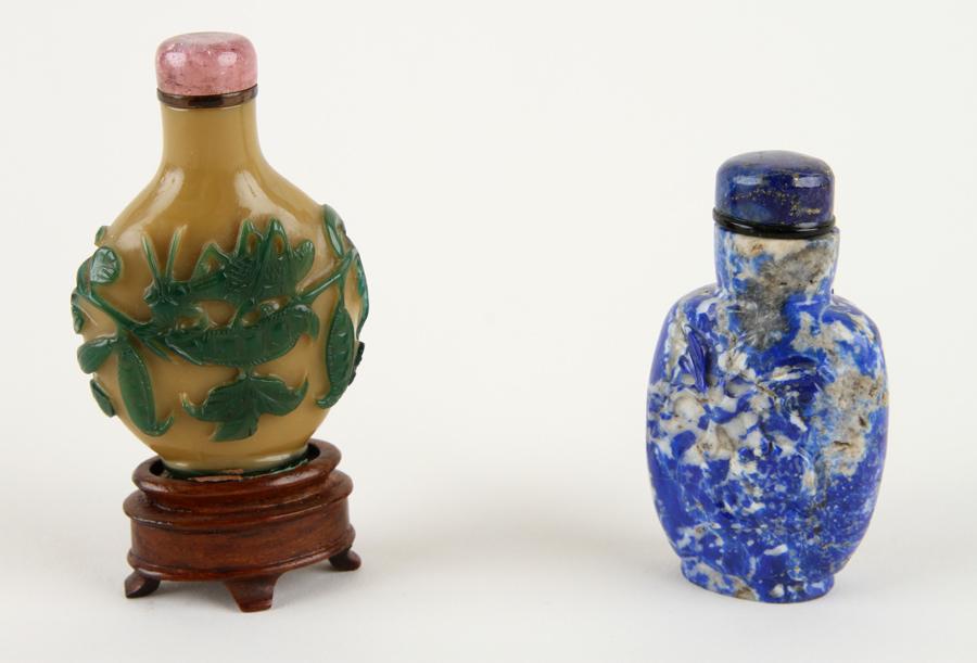TWO CHINESE CARVED SNUFF BOTTLES (1 of 5)
