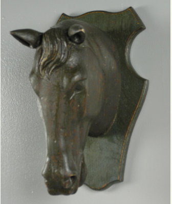 LATE 19TH CENTURY CARVED WOOD POLYCHROMED HOR