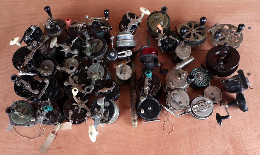 LOT OF 35 VINTAGE FISHING REELS (1 of 9)