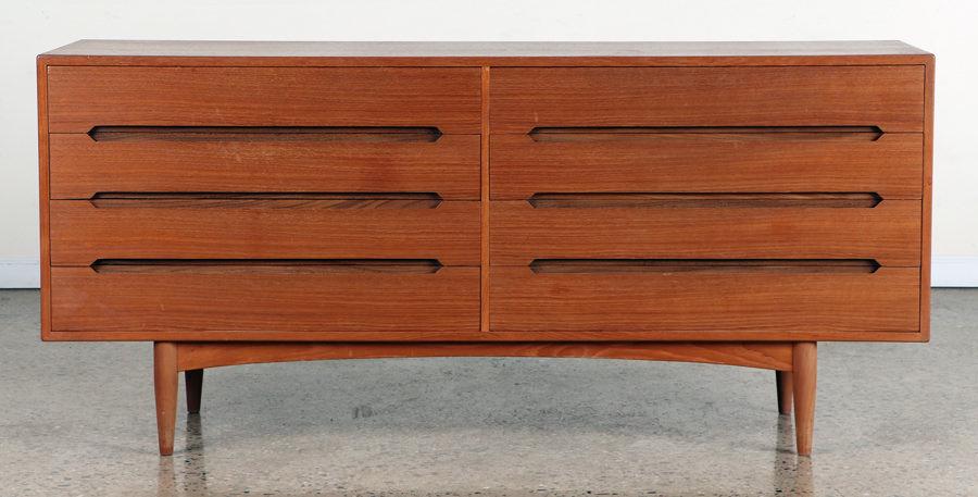 MID CENTURY MODERN DANISH TEAK DRESSER C.1960 (1 of 7)