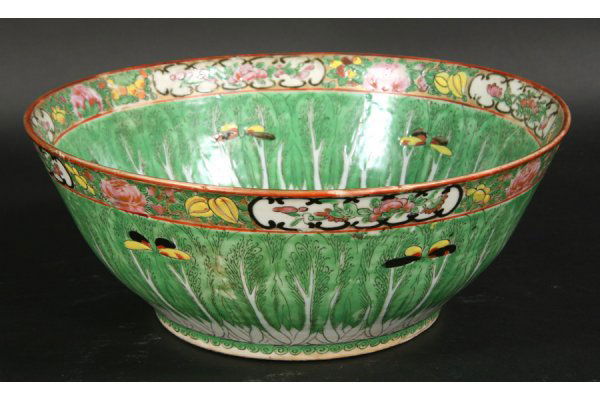 ANTIQUE CHINESE EXPORT BOWL FAMILLE ROSE PATTERN: 19th century Chinese export Famille Rose Cabbage pattern bowl. Ht: 4.5" Width: 10.75" ***PLEASE NOTE: All property shall be paid for by the purchaser within five (5) business days of the sale. Kamelo