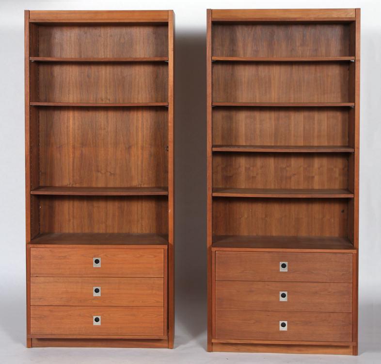 PAIR MID CENTURY MODERN WALNUT BOOKCASES C.1970 (1 of 4)