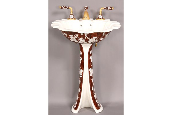 LABELED SHERLE WAGNER SHELL FORM BATHROOM SINK: Labeled Sherle Wagner shell form sink circa 1980. Ht: 9" Width: 24" Depth: 19" ***PLEASE NOTE: All property shall be paid for by the purchaser within five (5) business days of the sale. Kamelot Auctio