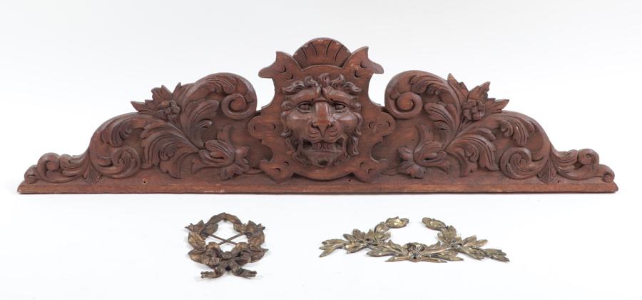 LION CARVED CREST & 2 FRENCH BRONZE ORMOLU MOUNTS (1 of 5)