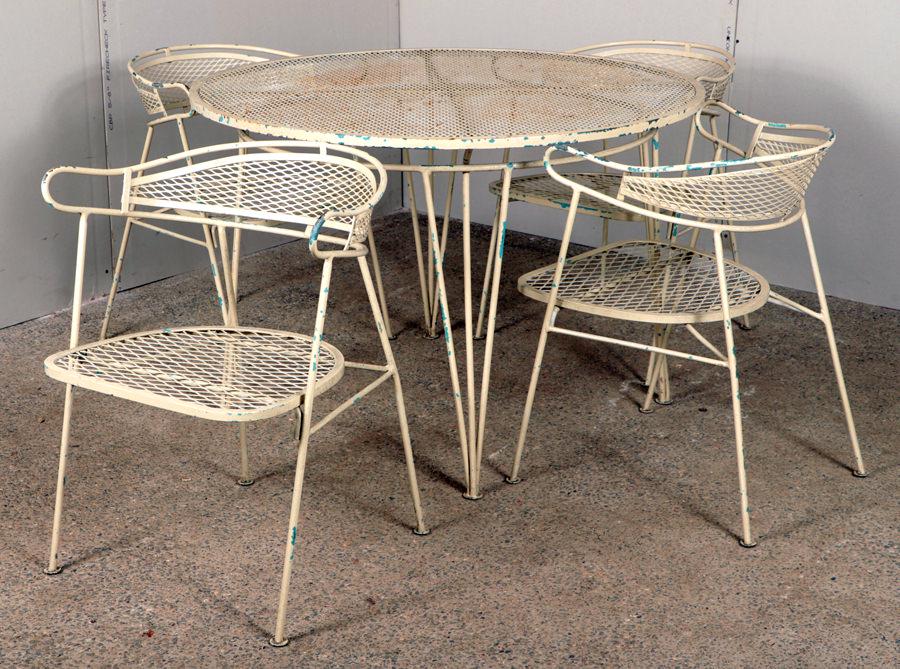 SET 4 IRON CHAIRS AND MATCHING IRON TABLE BY SALTERINI (1 of 6)