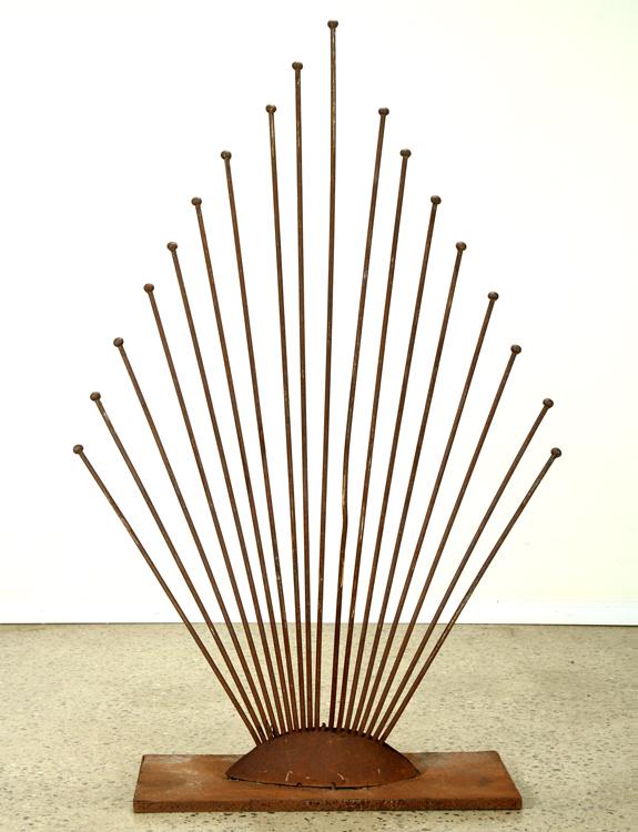 MONUMNETAL IRON GARDEN SCULPTURE SUN RAY DESIGN (1 of 6)