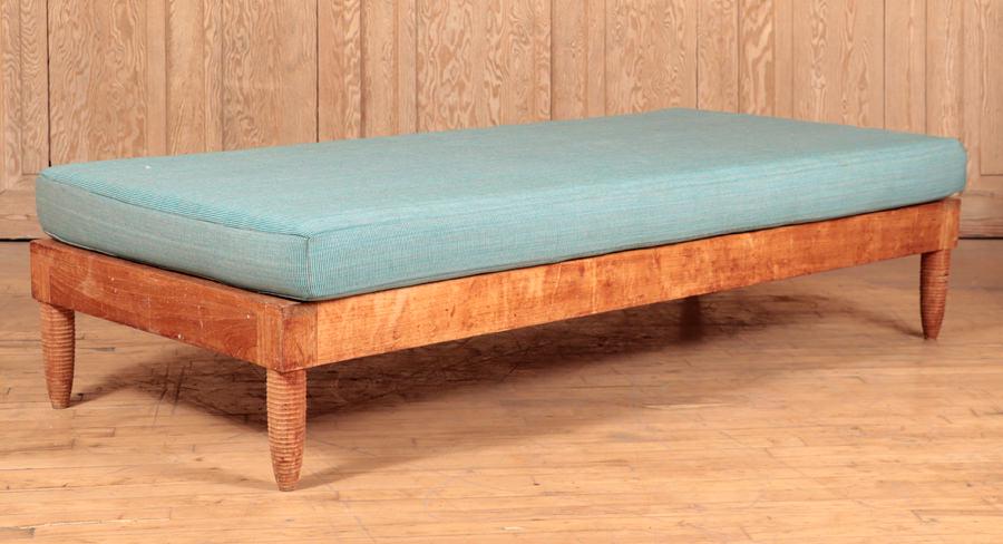 TEAK POOL SIDE BENCH WITH REMOVABLE CUSHION (1 of 4)