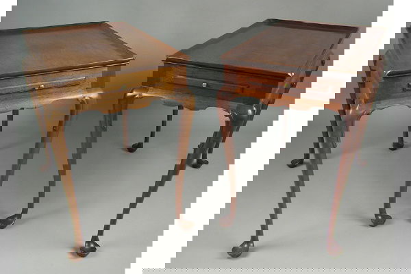 PR BIGGS MAHOGANY QUEEN ANNE TEA TABLES: PAIR BIGGS MAHOGANY QUEEN ANNE STYLE TEA TABLES WITH PULLOUT TRAYS. Branded Biggs on bottom H: 18" W: 26" D: 29" *Condition: Good - one table slightly faded *Est. Sale Time: 1:22 PM Eastern