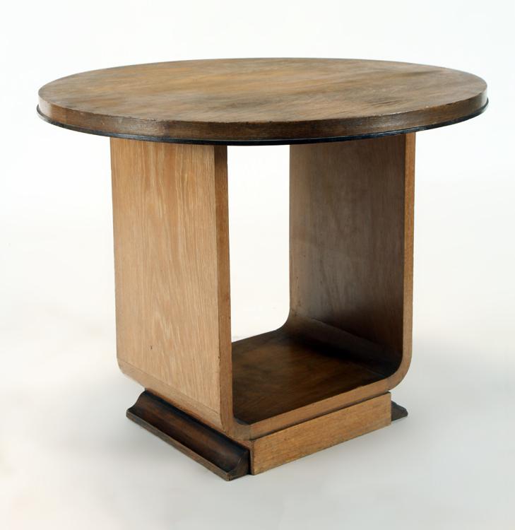 A ROUND FRENCH CERUSED OAK OCASSIONAL TABLE C 1940 (1 of 4)