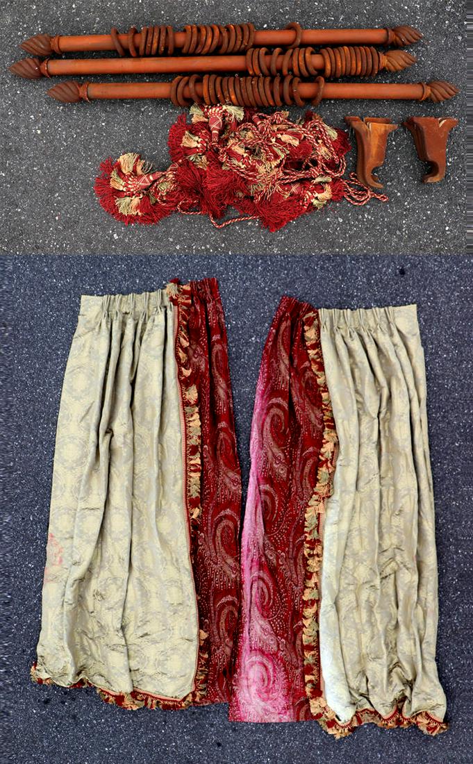 A PAIR OF CURTAIN PANELS WITH RODS: A pair of curtain panels with rods. Ht: 113" Wd: 38"