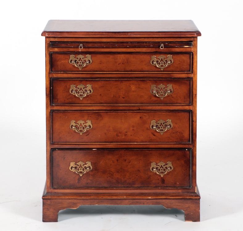 BACHELORS CHEST LABELED LLOYD BUXTON (1 of 7)