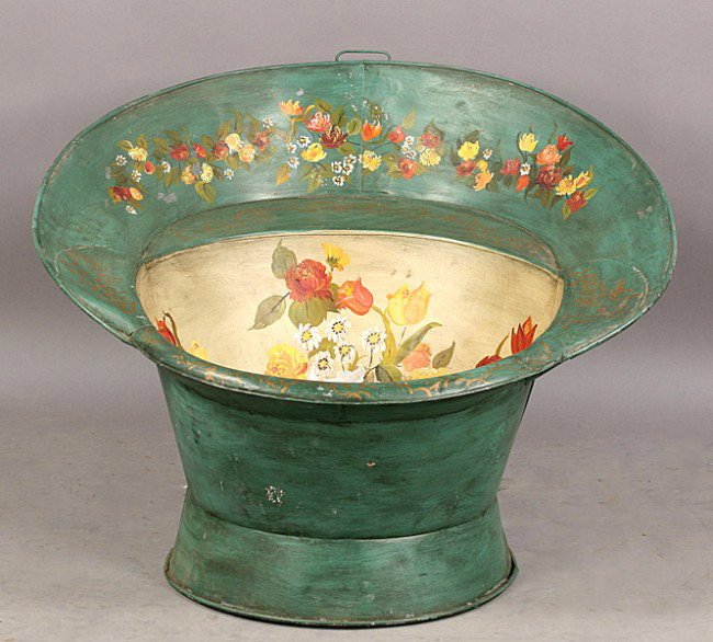 ANTQUE PAINTED TOLE FRENCH BATH TUB C.1900: A vintage paint decorated tole bath tub probably French circa 1900. Ht: 24" Width: 34" Depth: 37" Terms & Conditions: PLEASE NOTE: All property shall be paid for by the purchaser within five (5) busin