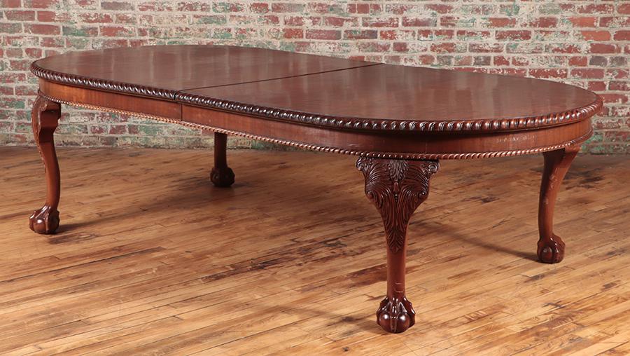 A MAITLAND SMITH CARVED MAHOGANY DINING ROOM TABLE (1 of 6)