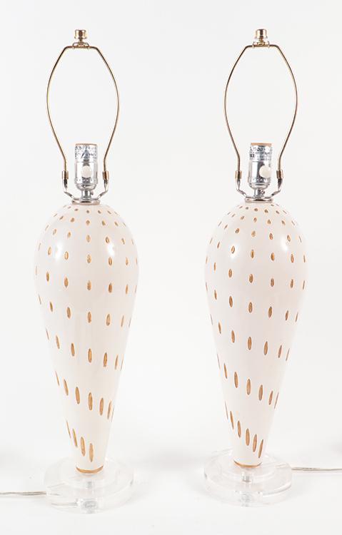 PAIR MODERN LUCITE AND CERAMIC TABLE LAMPS C.1970 (1 of 4)