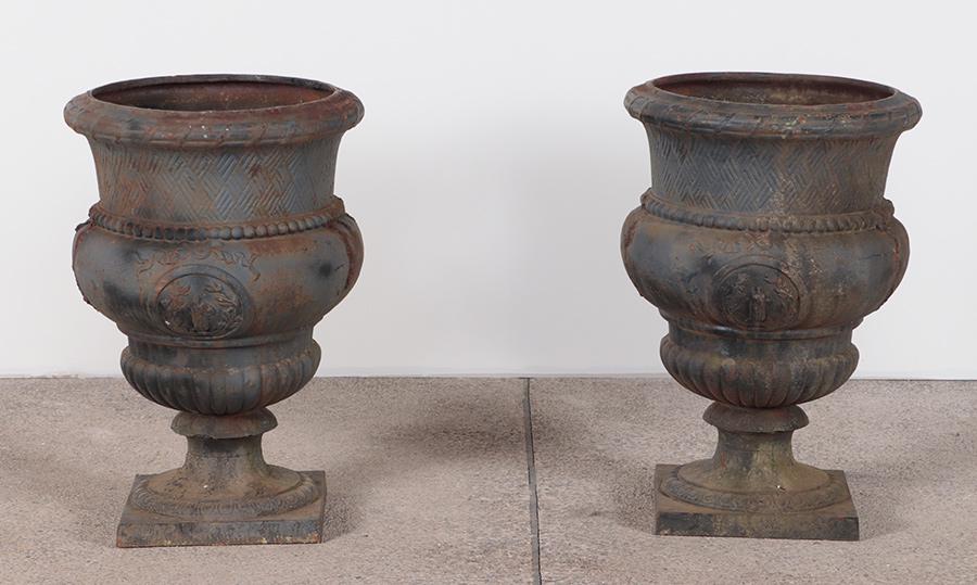 PAIR CAST IRON GARDEN URNS AFTER MODEL VERSAILLES (1 of 6)