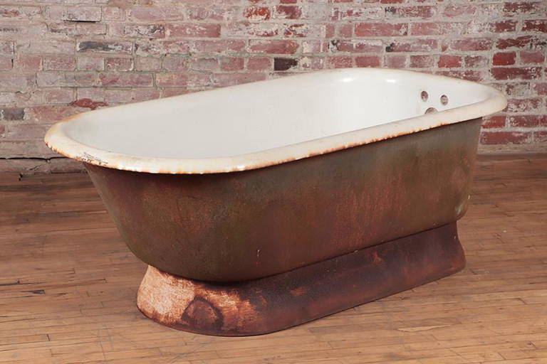 ENAMELED CAST IRON BATH TUB ON BASE (2107) on May 17, 2022 Kamelot Auctions in PA