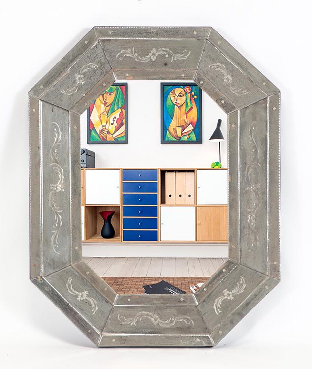 A LARGE EIGHT SIDED VENETIAN STYLE ETCHED GLASS (1 of 4)