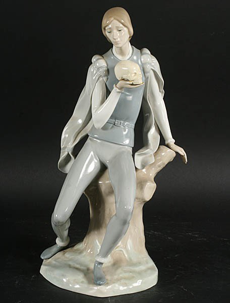 622 THIRTY-TWO PIECES! DINNER SETS, LLADRO, PARIAN, ETC: A collector's group of thirty-two decorative items. Lot consists of two after dinner sets, a Lladro Hamlet Figure, and two Parian figures. Fourteen piece cobalt and gold by Jl Menan (missing one cup),