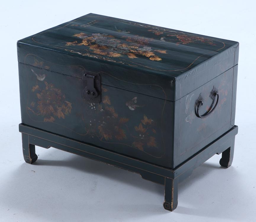 AN ANTIQUE ASIAN CHINOISERIE PAINTED BOX RAISED ON PAINTED STAND. (1 of 7)