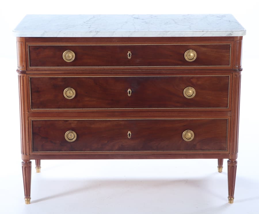 A QUALITY FRENCH MARBLE TOP COMMODE BY MAURICE RINCK IN THE LOUIS XVI STYLE C 1940. (1 of 8)