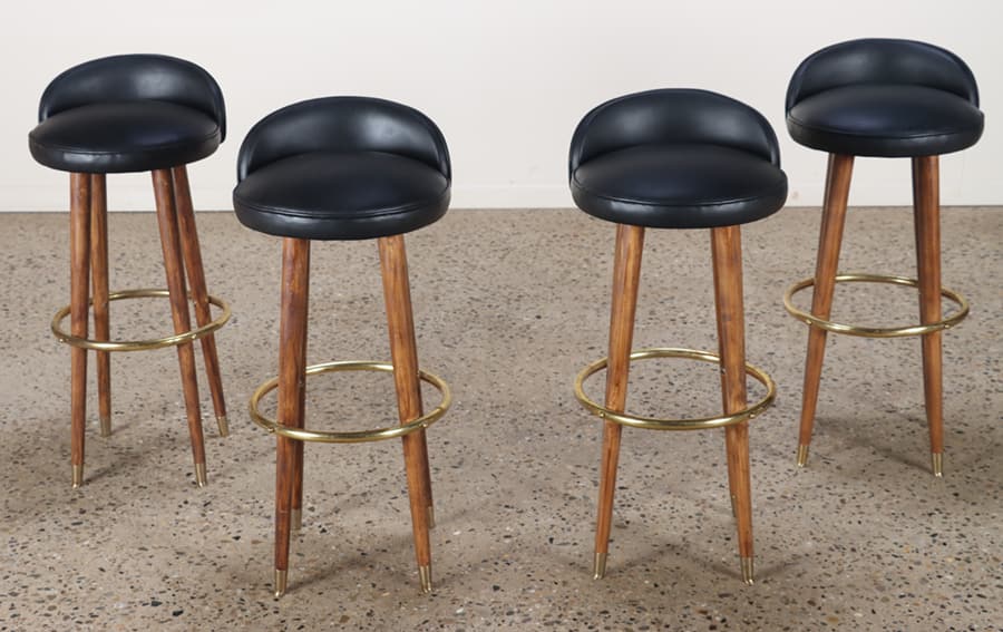 A SET OF FOUR ITALIAN LEATHER BAR STOOLS WITH MAHOGANY LEGS AND BRASS TRIM (1 of 6)