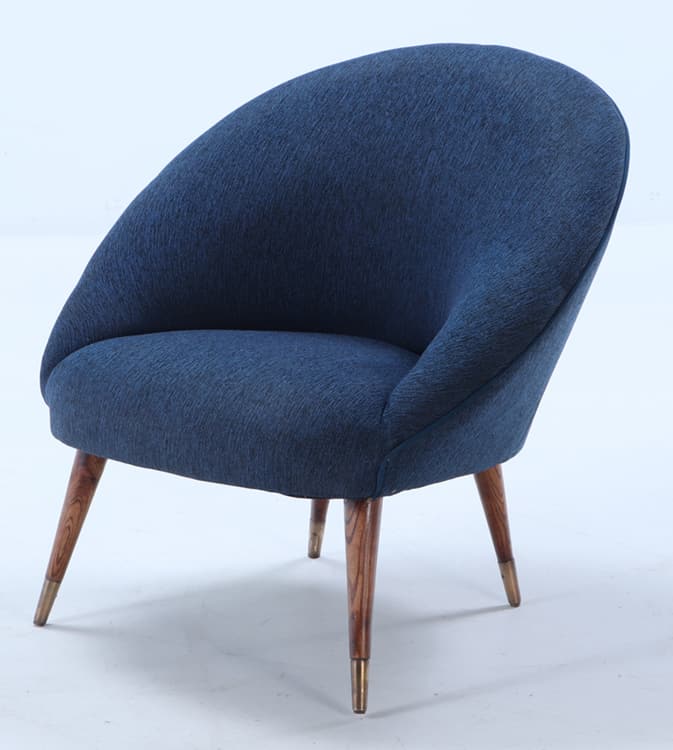 A MID CENTURY MODERN UPHOLSTERED CHAIR WITH BRASS CAPPED MAHOGANY LEGS IN THE MANNER OF ICO PARISI (1 of 4)