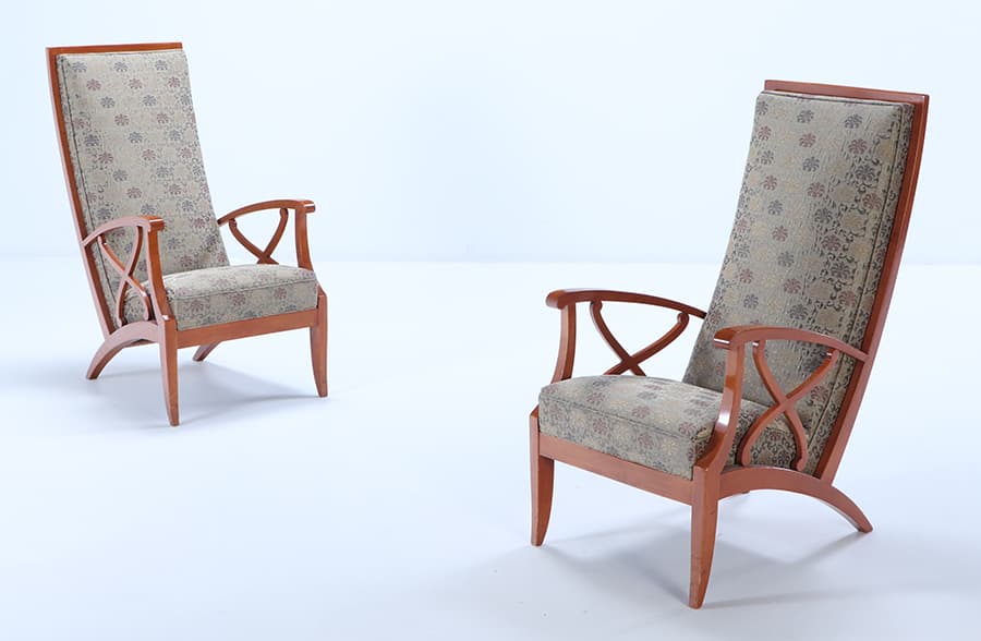 A PAIR OF HIGH BACK OAK LIBRARY CHAIRS HAVING X FORM SIDES AND CANTED BACKS.: A pair of high back oak library chairs having x form sides and canted backs. Ht: 42" Wd: 22.5" Dpth: 31.25" Seat: 16.5"