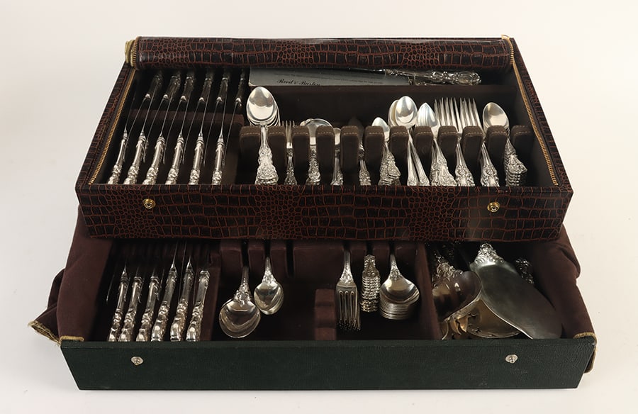 195 PIECE REED & BARTON FRANCIS I STERLING SILVER FLATWARE SET. (1 of 10)