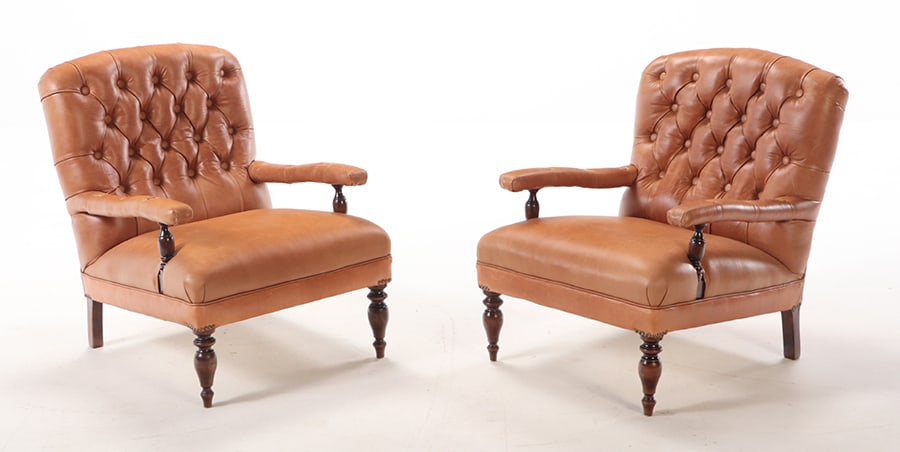 PAIR OF BUTTON BACK NAPOLEON III STYLE LEATHER UPHOLSTERED LIBRARY CHAIRS C 1940. (1 of 7)