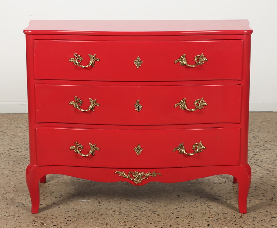 LACQUERED COMMODE IN THE LOUIS XV STYLE WITH BRONZE HARDWARE C 1950. (1 of 10)