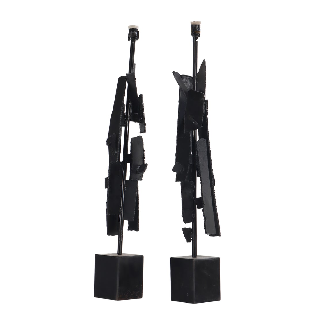 PAIR OF BRUTALIST STYLE IRON TABLE LAMPS. (1 of 5)