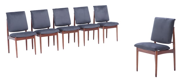A SET OF SIX NEWLY UPHOLSTERED MID CENTURY MODERN MAHOGANY DINING CHAIRS HAVING FLOATING BACKS.