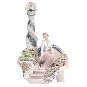 LLADRO "GAUDI LADY" PORCELAIN FIGURINE C. 1990S