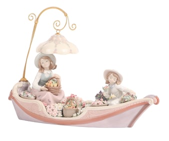 LLADRO "FLOWERS FOREVER" PORCELAIN FIGURINE C. 1990S