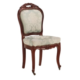 SINGLE CARVED VICTORIAN SIDECHAIR IN EXCELLENT SILK UPHOLSTERY.